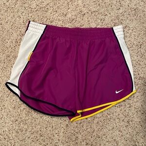 Nike - tempo shorts (livestrong) size Medium
